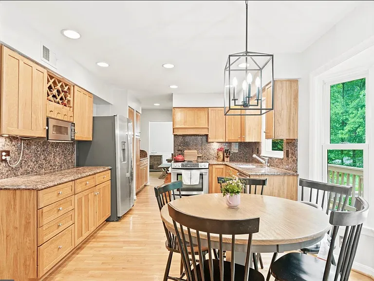11002 Warwickshire Dr — Photo 21
