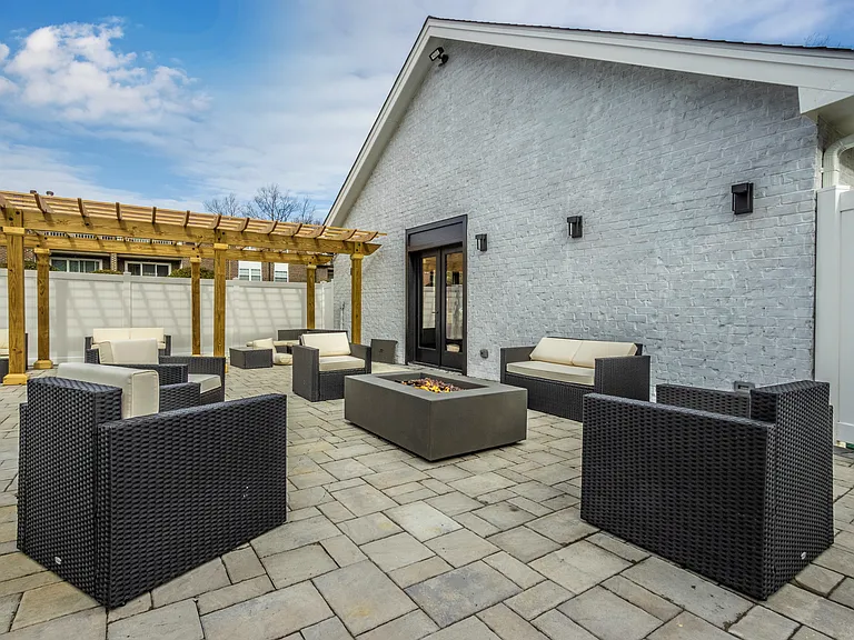 Leasing Office Terrace