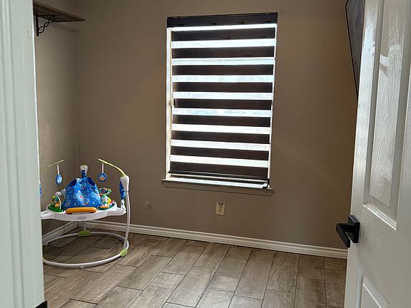 3rd image of 701 Porras Dr