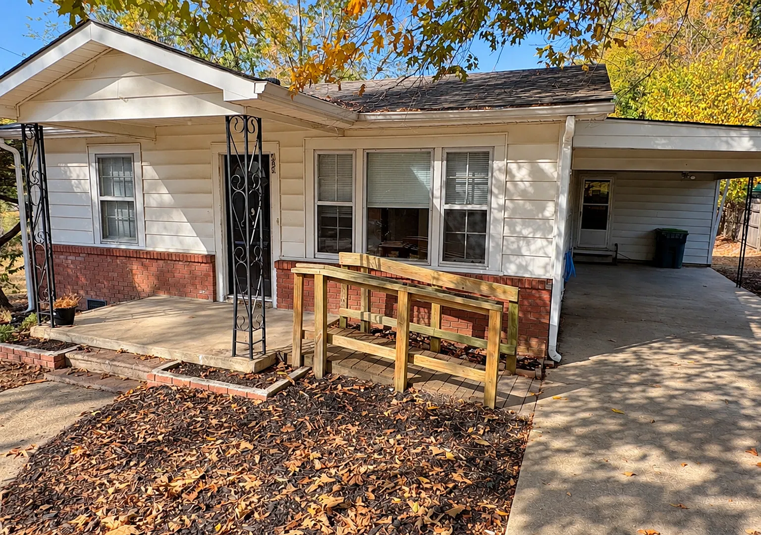 Fully renovated 4 bed, 3 bath in Benton! — Photo 2
