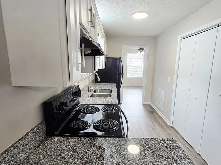 Country Shores Apartments — Photo 20