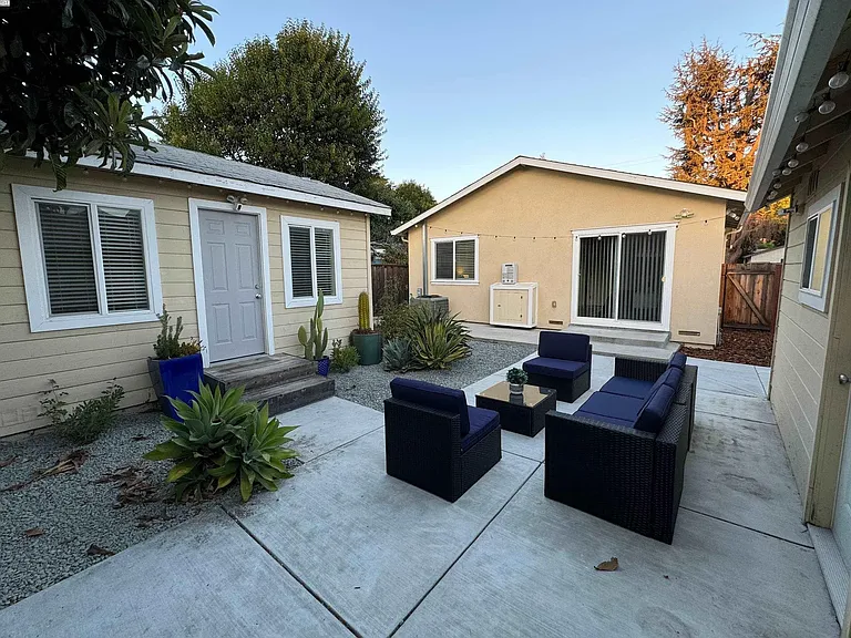 327 Riverside Ave #ADU — Photo 9