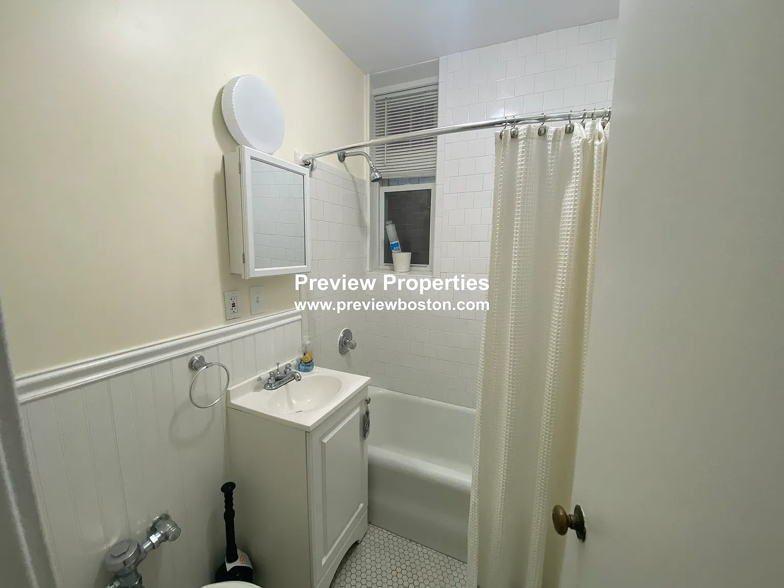 1943 Commonwealth Ave — Photo 3