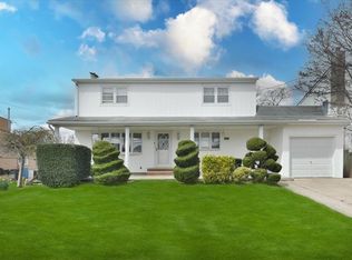 103 Arlyn Dr W, Massapequa, NY 11758