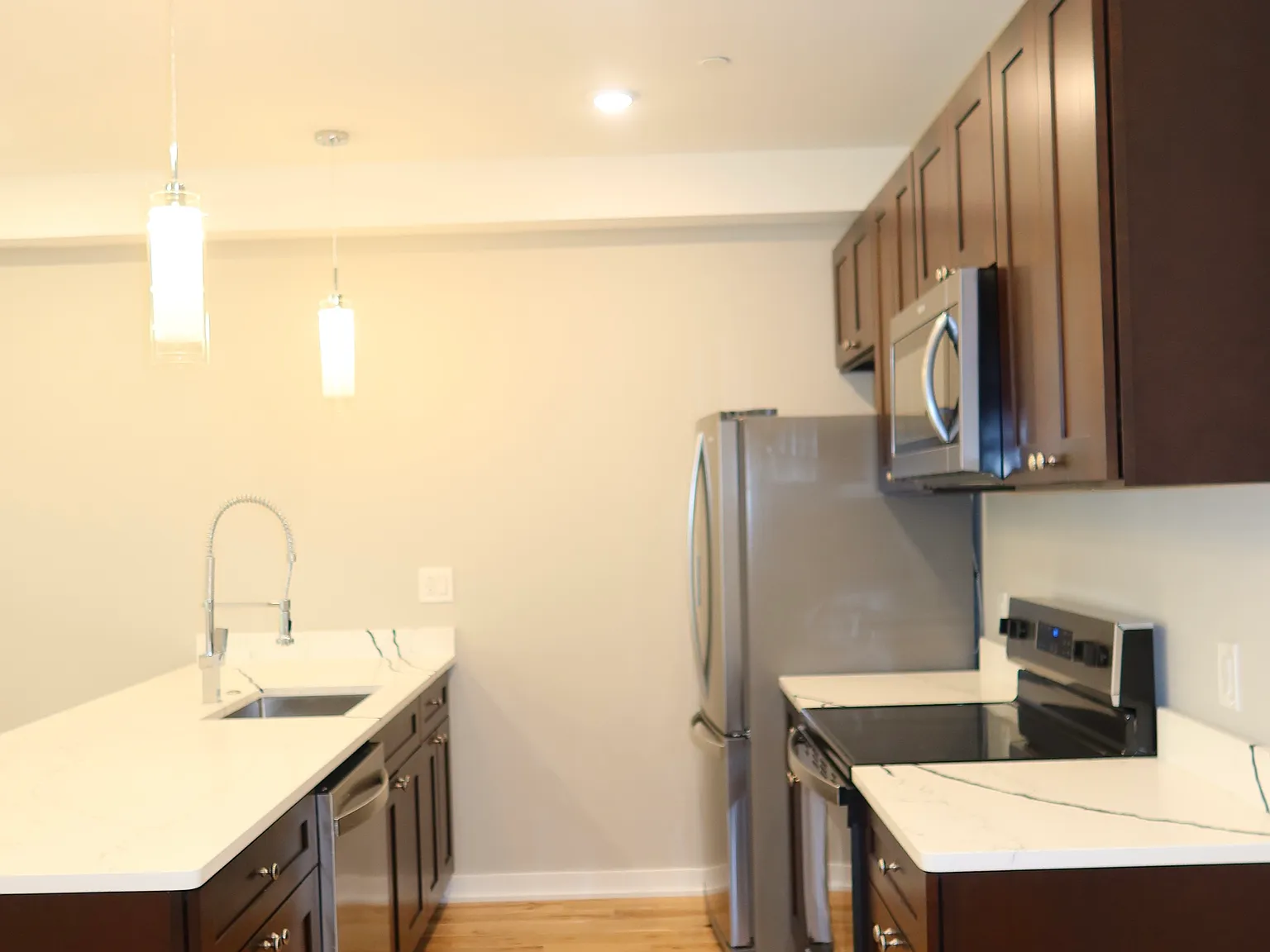2 bed, 2.5 bath, 1216 sqft, $2,412 — Photo 3