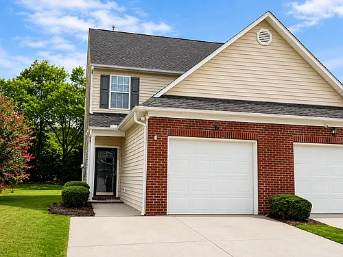 2104 Thornblade Dr Photo 1