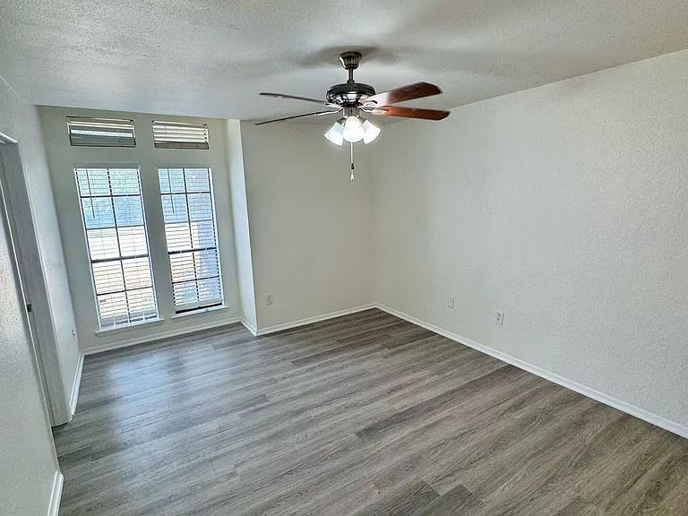 4041 Evergreen St — Photo 7