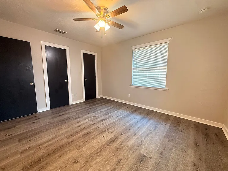 810 Glencrest Ln — Photo 14