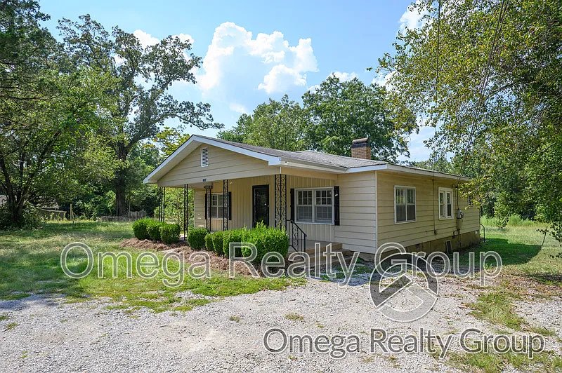 3 bed, 2.0 bath, 1552 sqft, $1,375 — Photo 2
