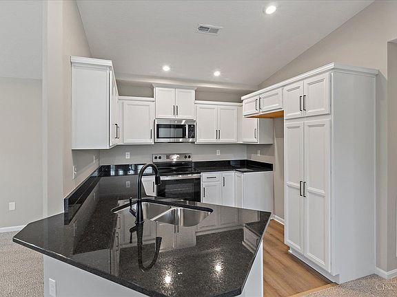 2nd image of 5890 Parkview Ln #300