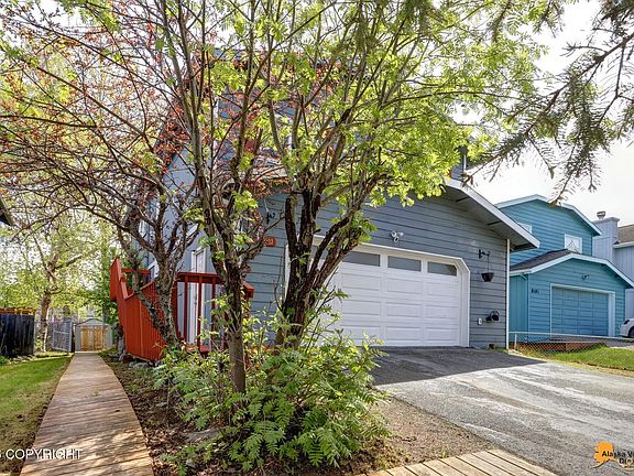 2nd image of 8091 Pinebrook Cir