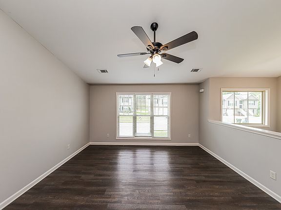 5th image of 427 Charleston Pl