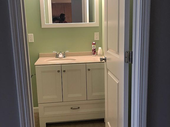master bedroom bathroom