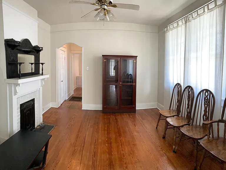 8601 S Claiborne Ave — Photo 3
