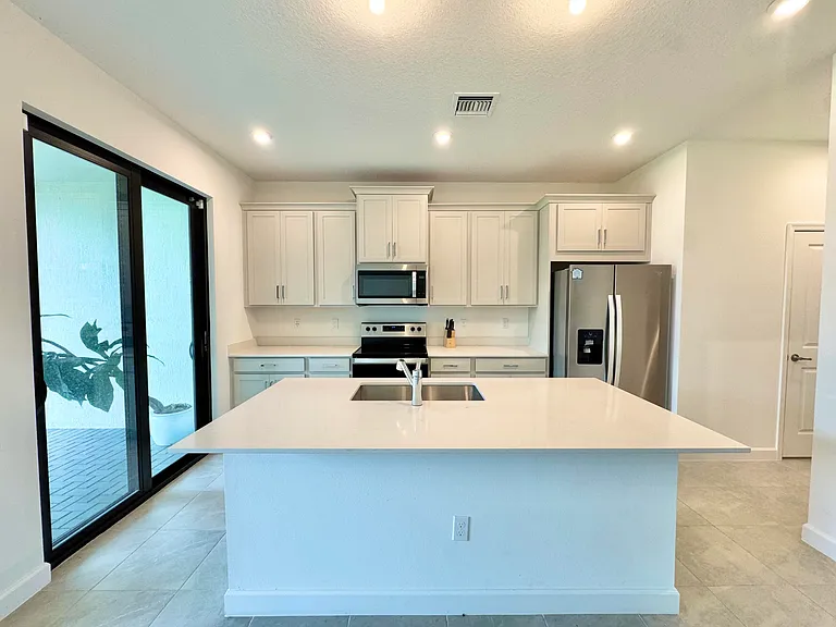 14122 SW Thorens Dr — Photo 3