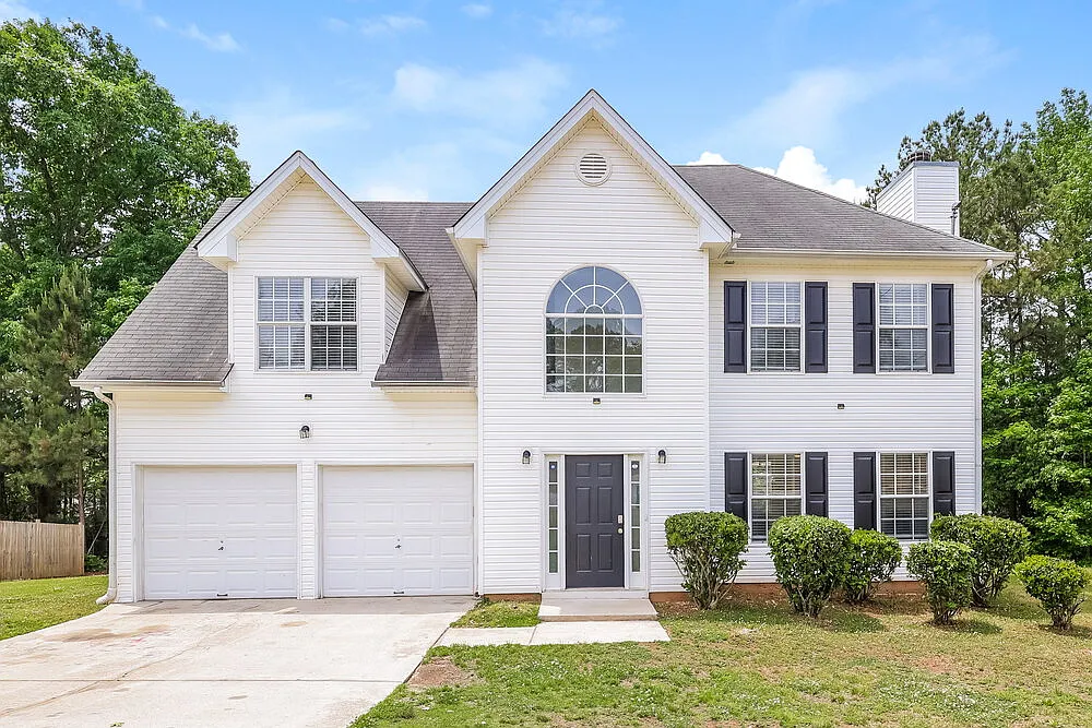 3 bed, 2.5 bath, 2222 sqft, $2,135 — Photo 1
