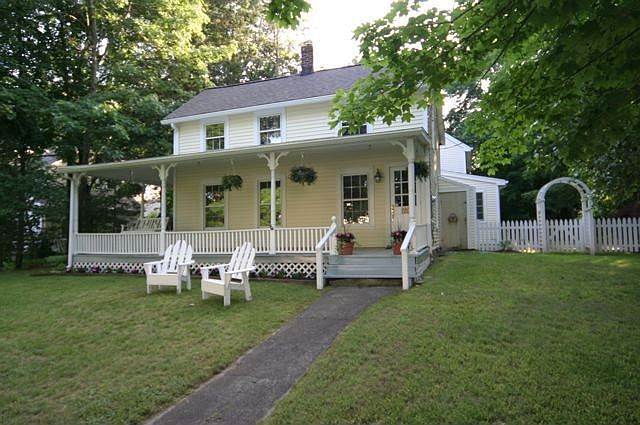 FRONT OF HOUSE