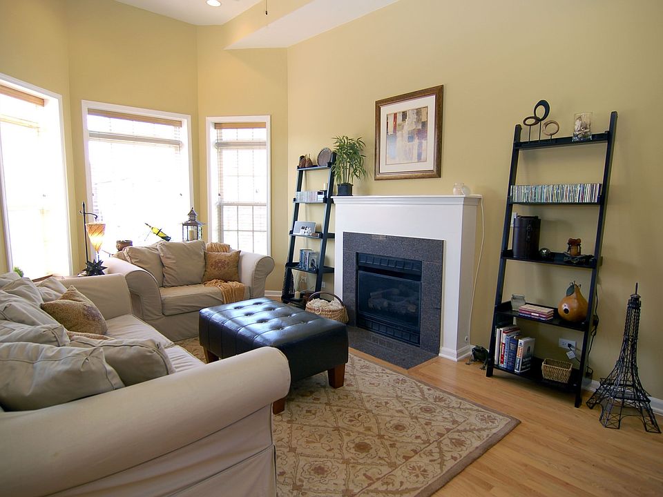 1st image of 825 W Cuyler Ave Unit 3E
