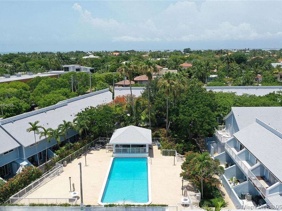 1st image of 798 Crandon Blvd APT 33-C