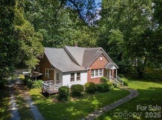1822 W Sugar Creek Rd, Charlotte, NC 28262