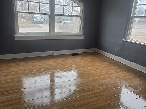 5th image of 2934 Fenwood Ave