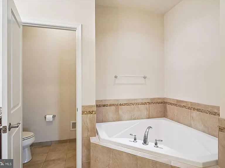6947 Country Club Ter — Photo 26
