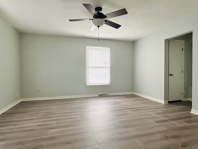 3204 Forsyth Dr — Photo 7