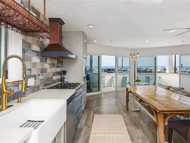 2214 W Oceanfront #A — Photo 3