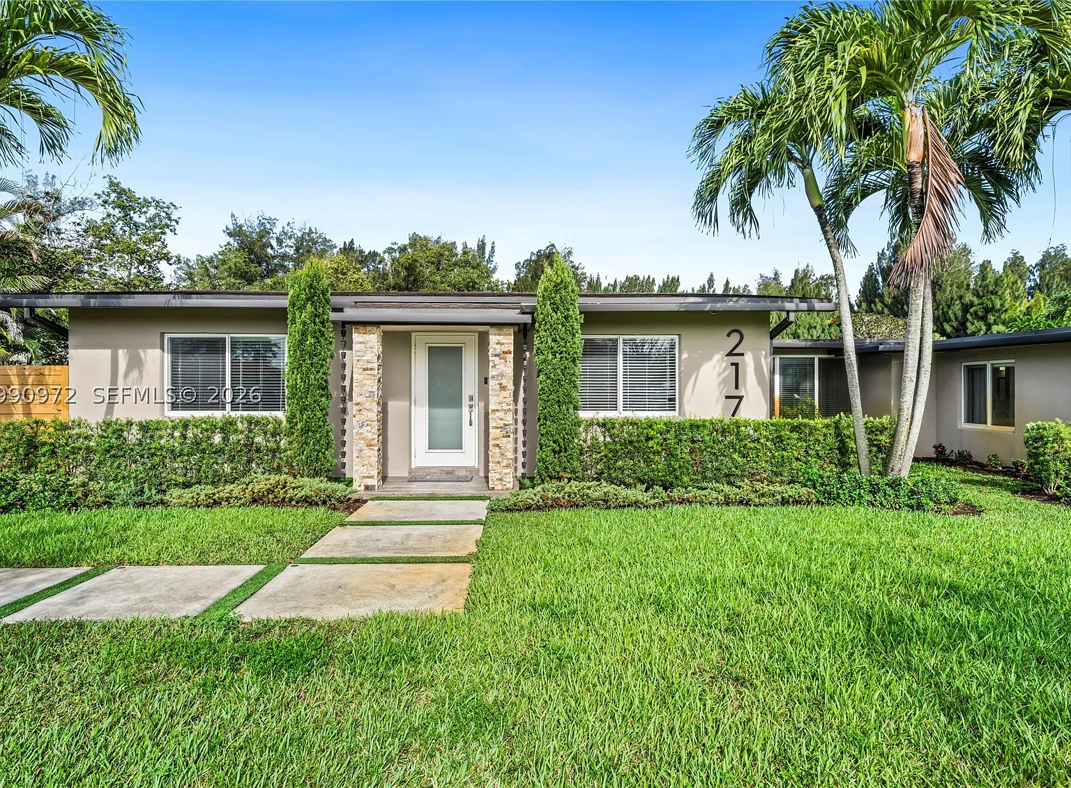 3 bed, 1726 sqft, $4,300 — Photo 1