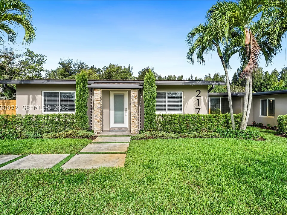 217 E Acre Dr