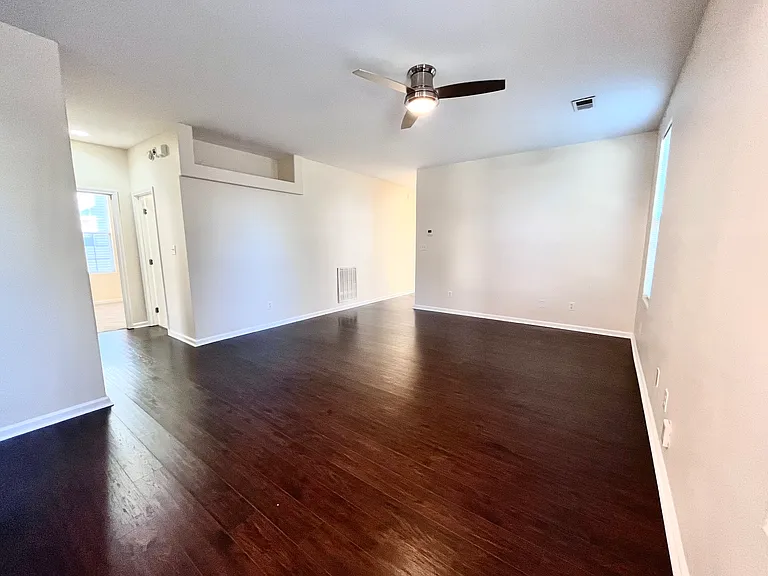 220 Shannon Ct — Photo 21