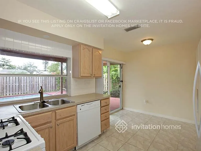 8407 NW 26th St — Photo 7