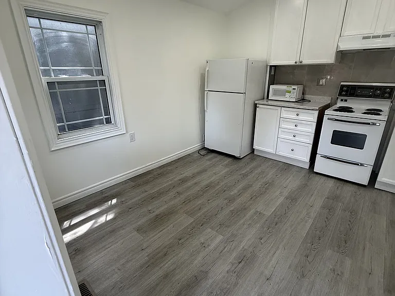 38 Lafayette Ave — Photo 4