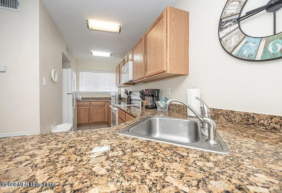 2 bed, 1.5 bath, 985 sqft, $1,490 — Photo 4