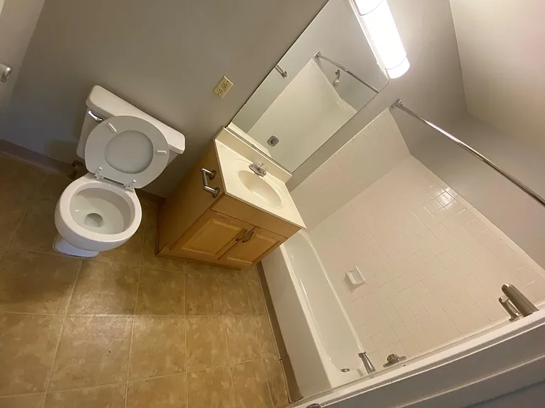 Island Club Apartments — Photo 14