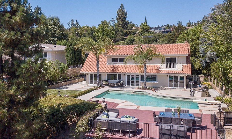 1st image of 4004 Ellenita Ave