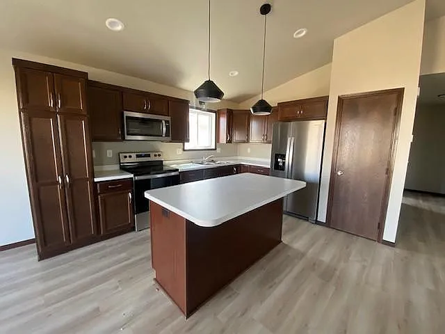 4 bed, 2100 sqft, $2,795 — Photo 2