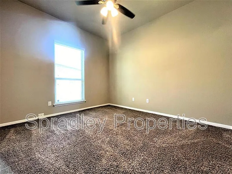 820 Glenstone Dr — Photo 9