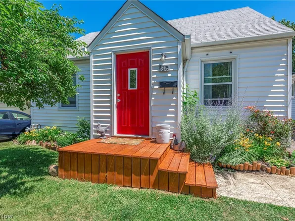 1815 Robindale St, Wickliffe, OH 44092
