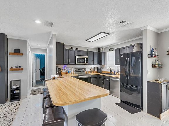 4th image of 542 SE Faith Terrace