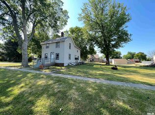 114 E Grande Ave, Rio, IL 61472