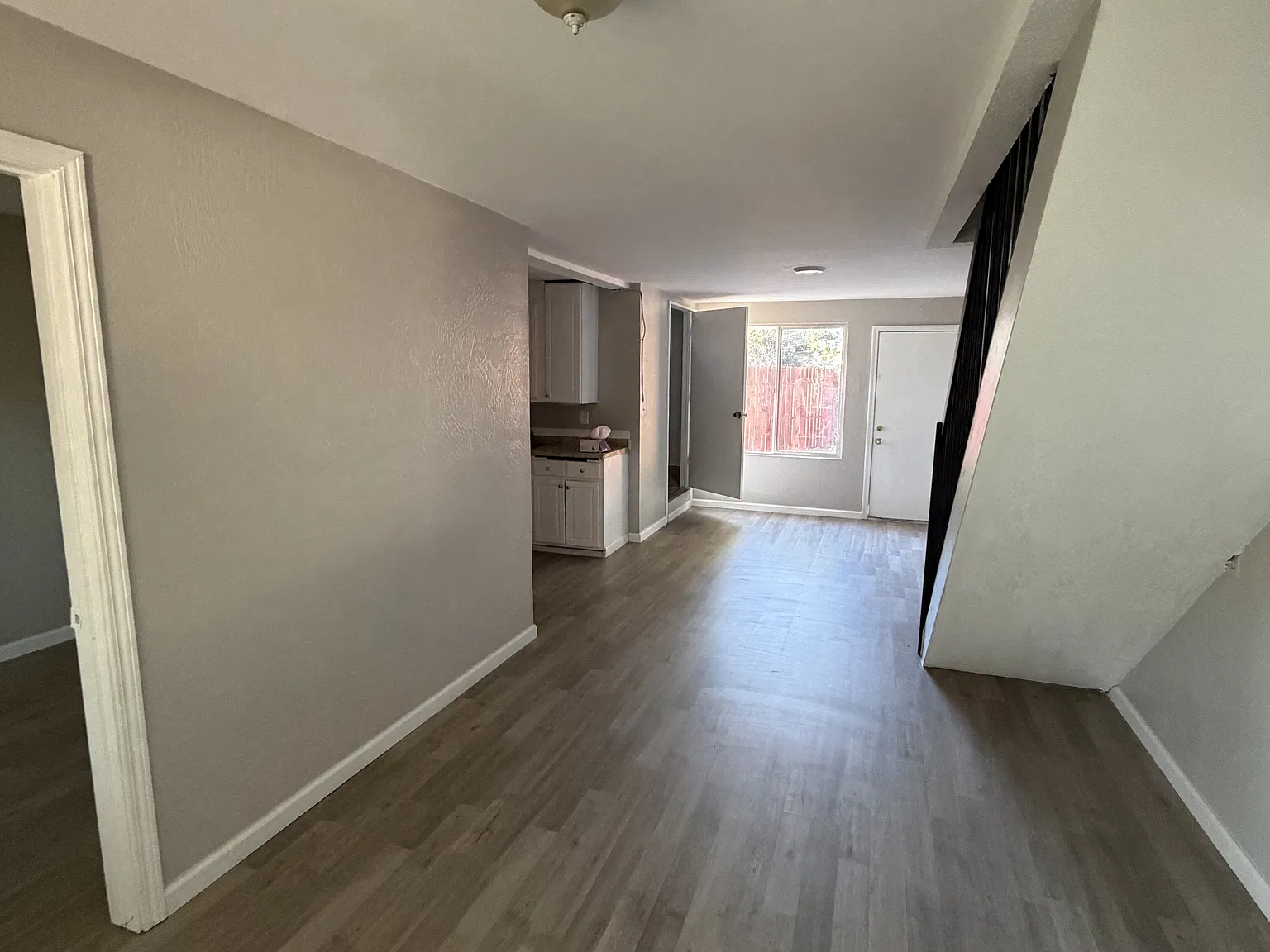 3 bed, 1114 sqft, $2,500 — Photo 2