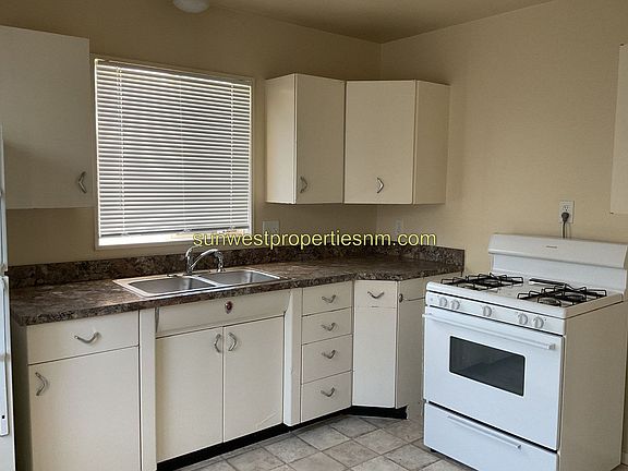 5th image of 1110 N Monterey Ave