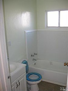 2nd image of 827 Stella St