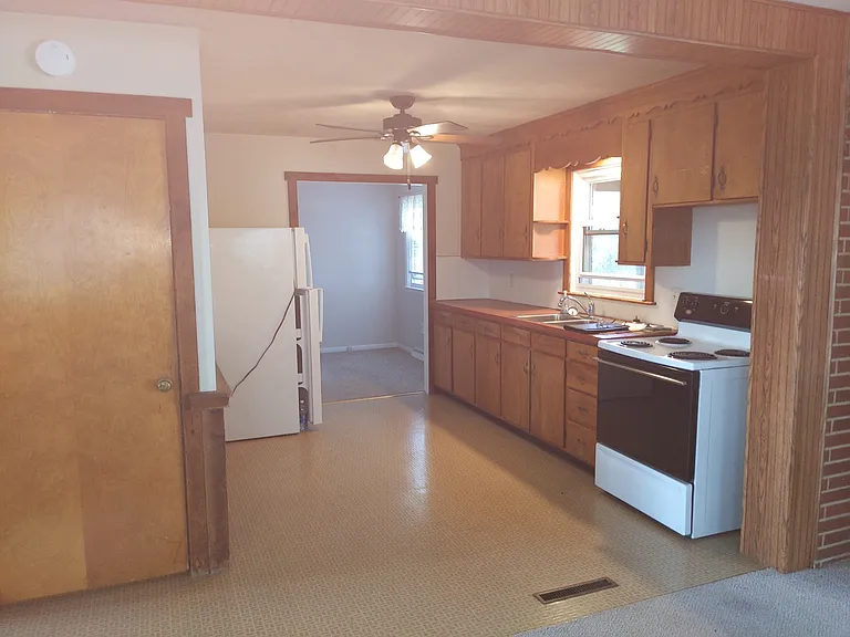 903 Breneman Rd — Photo 24