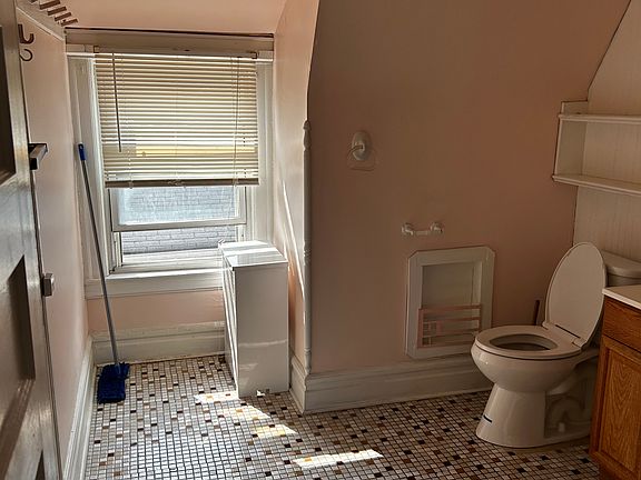 5th image of 16 Agnes St #3