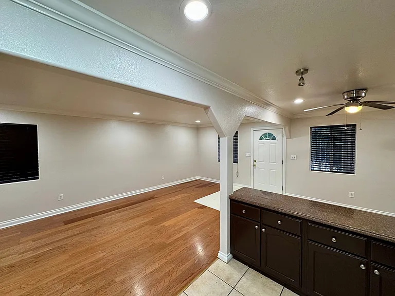 10524 S Avalon Blvd — Photo 2