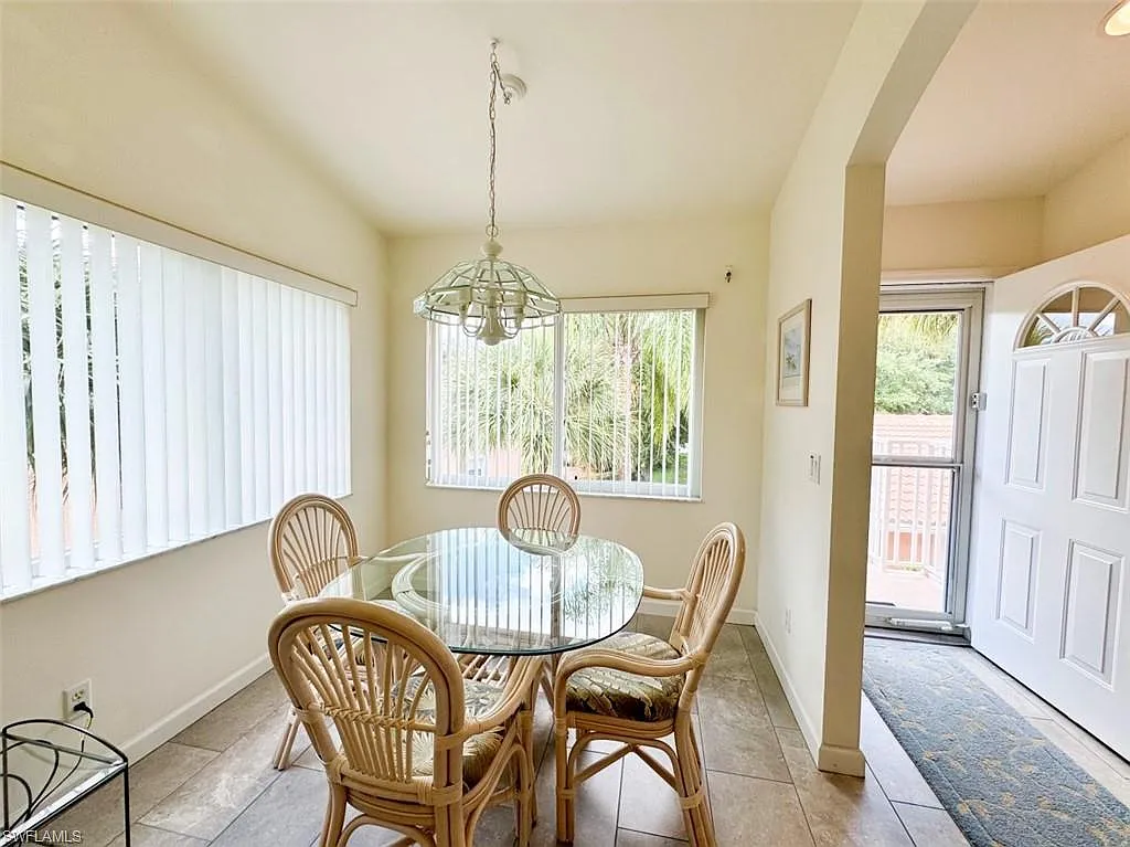 2 bed, 2.0 bath, 1351 sqft, $4,500 — Photo 4