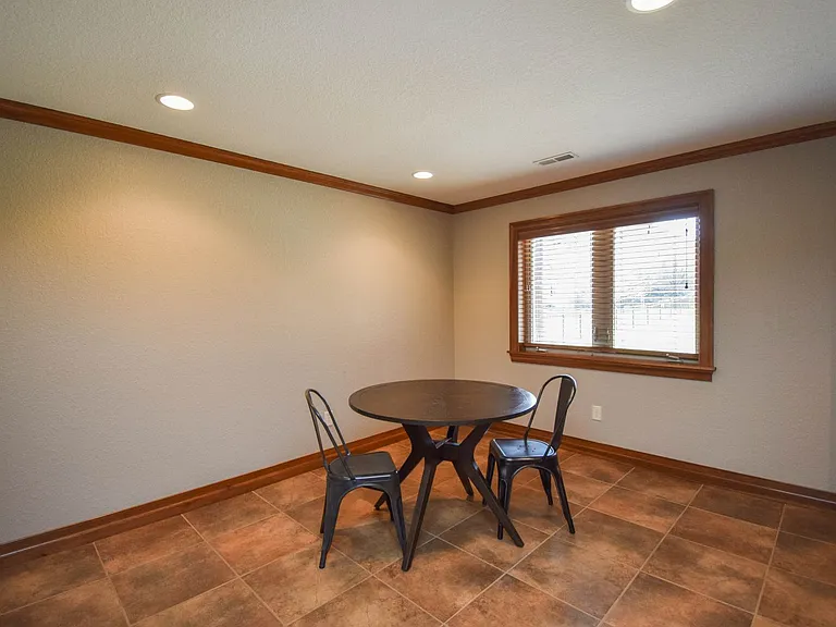 2204 S Silverthorne Ave — Photo 52