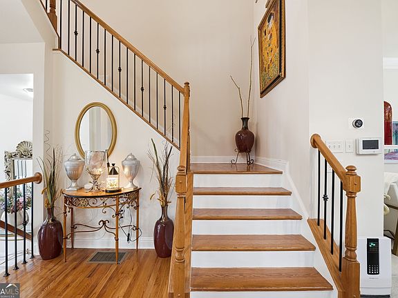 3rd image of 1307 Creekside Pl SE